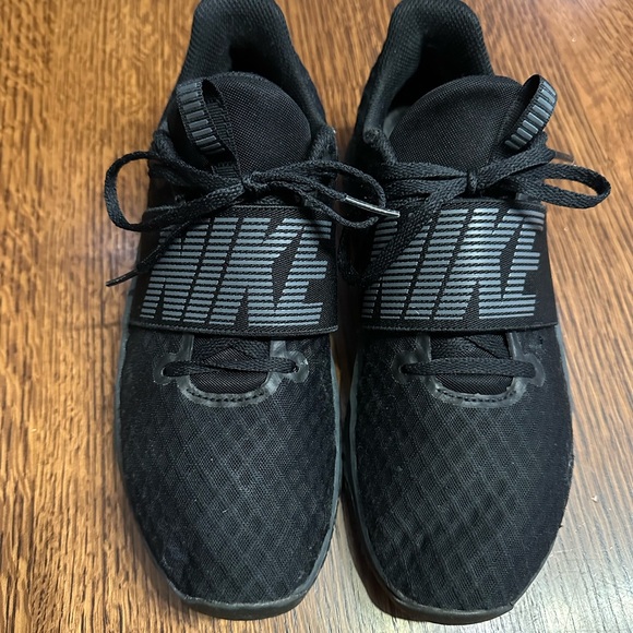 Women’s Nike Renew Tennis Shoes (7.5) - Picture 2 of 10